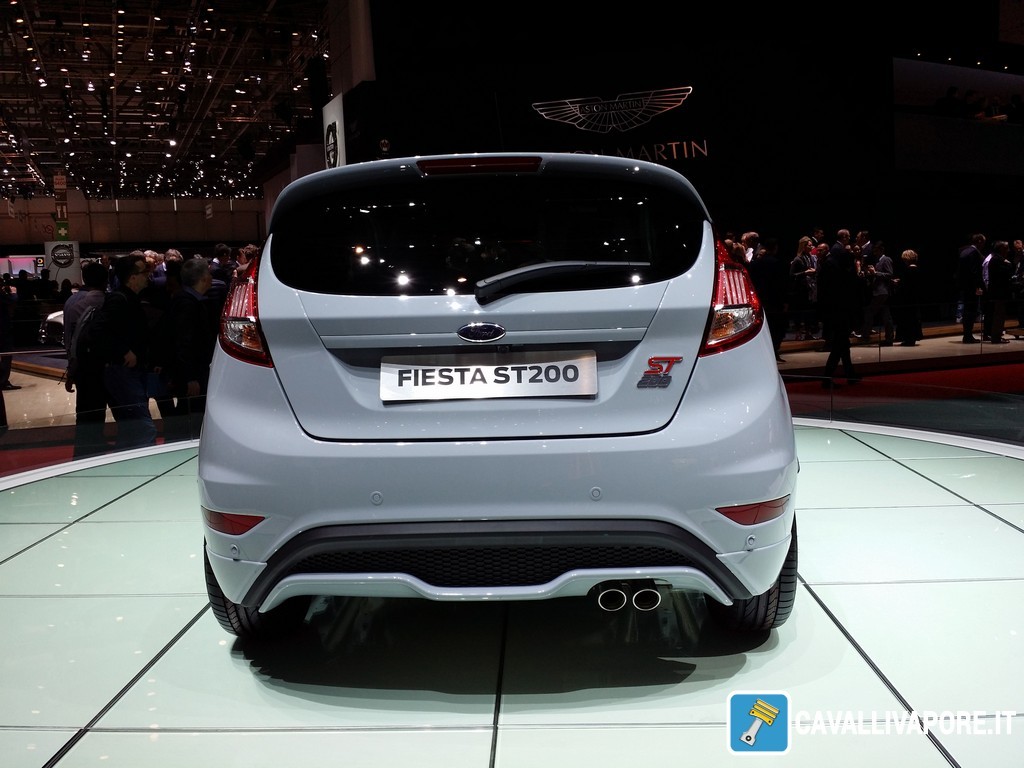 Ford Fiesta ST 200 LIVE GIMS 2016 Dietro