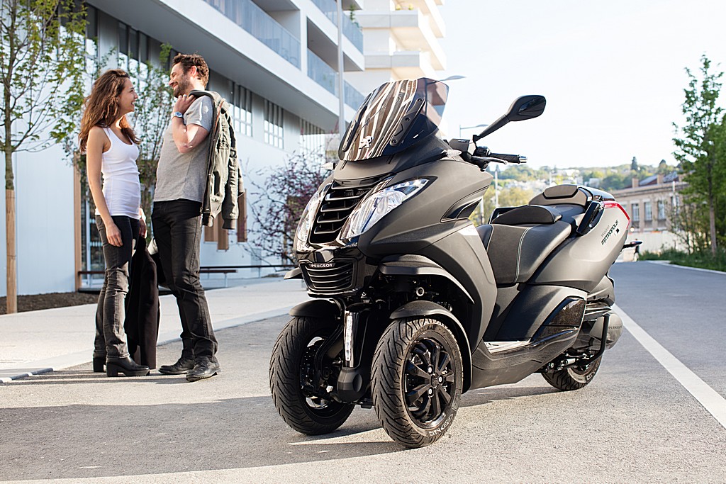 Peugeot Scooters Metropolis Black Edition Tre Quarti