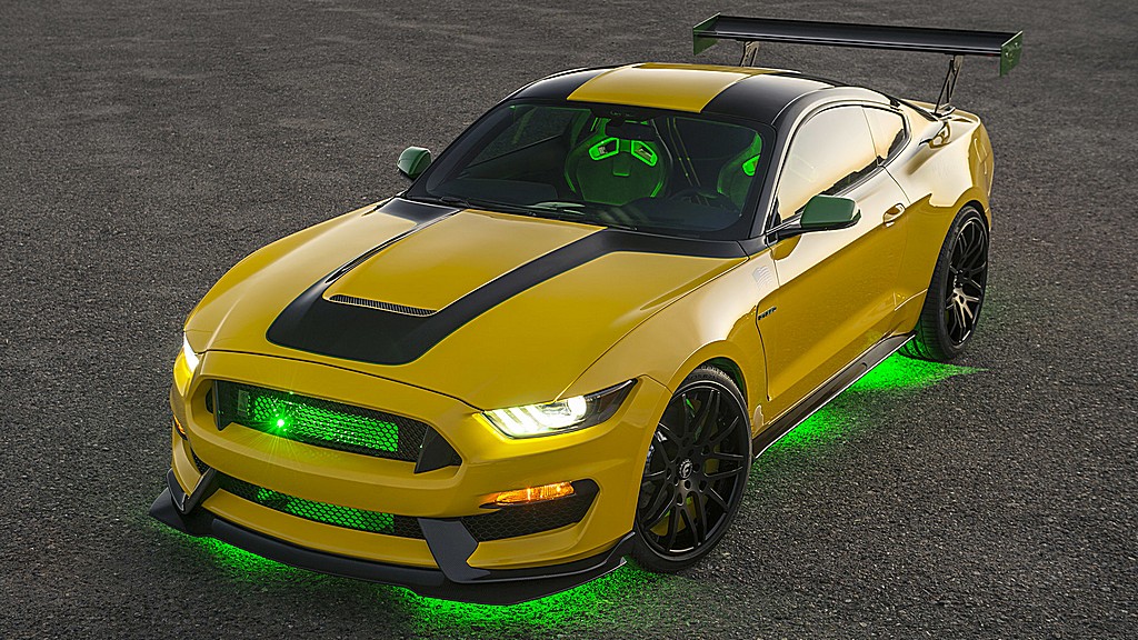 Ford Ole Yeller Mustang Luci Accese