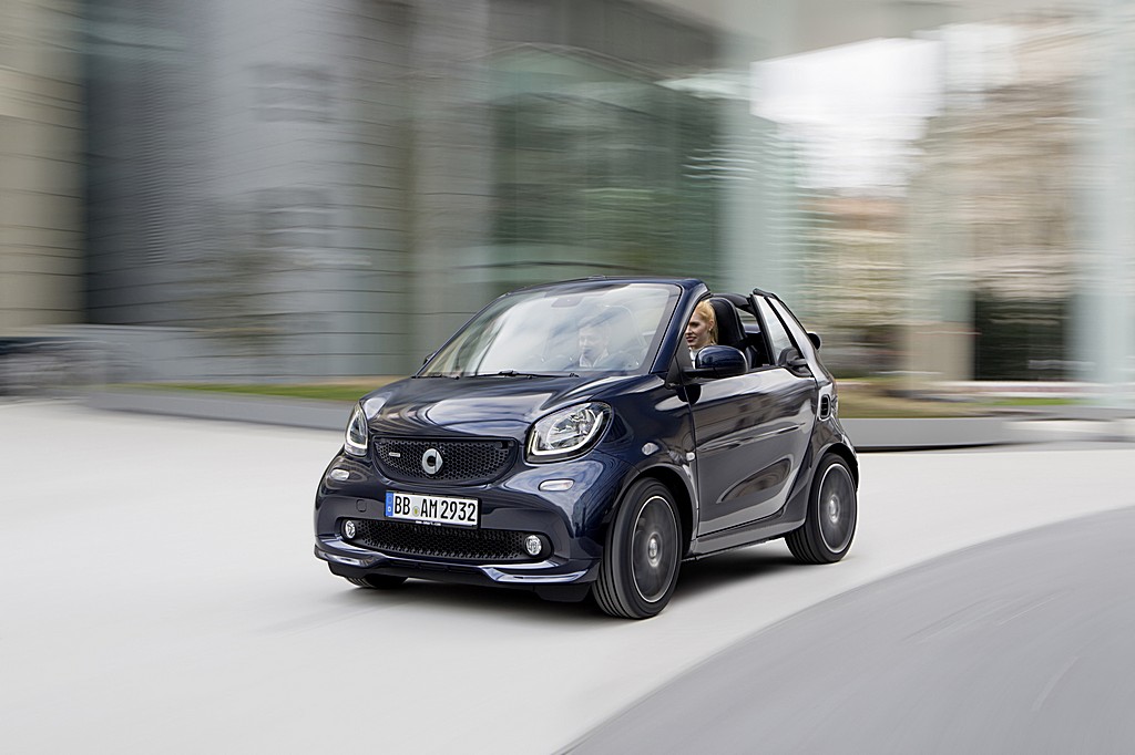 smart BRABUS fortwo cabrio davanti dinamica