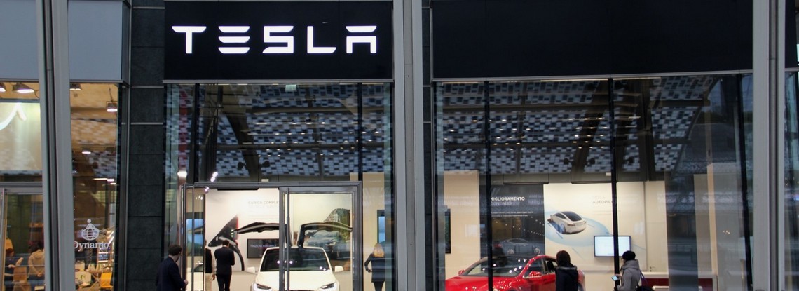 Tesla nuovo Showroom Milano