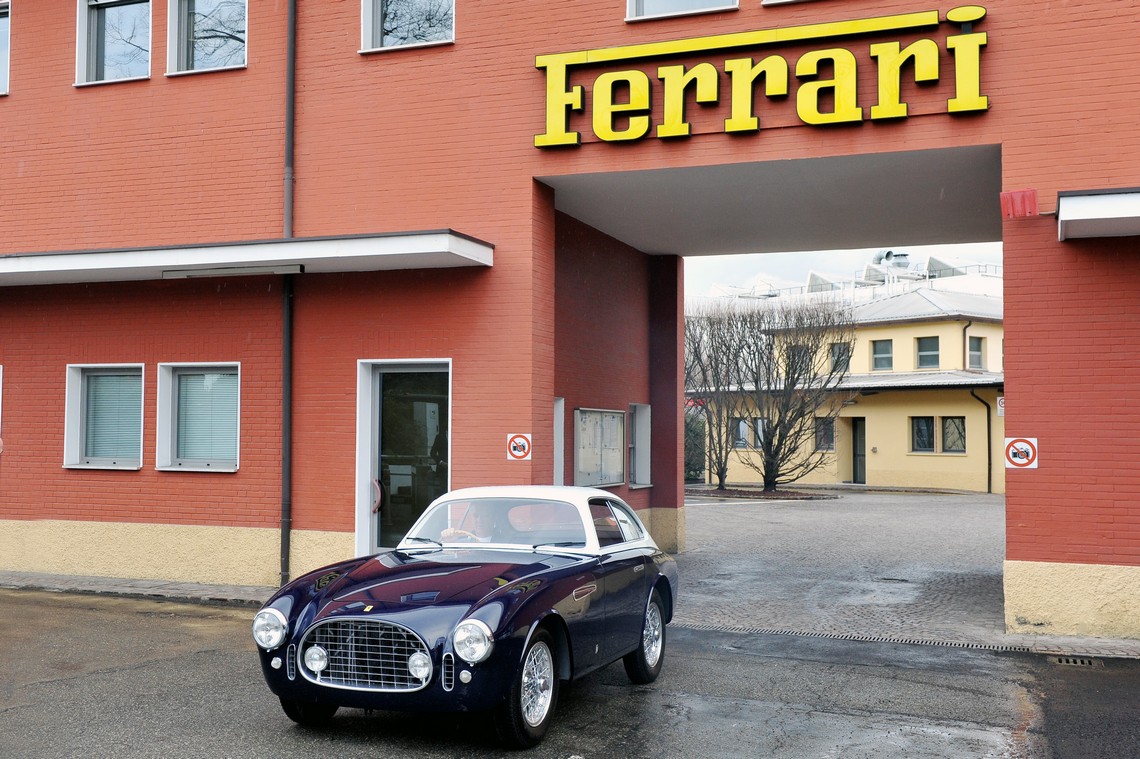 Ferrari 225E uscita da Maranello