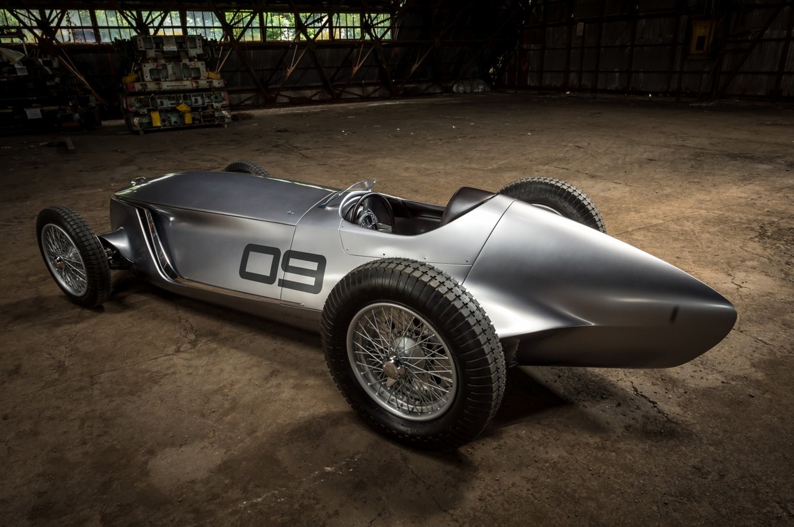 Infiniti Prototype 9 Concept Dietro