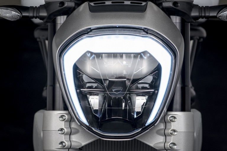 xdiavel white