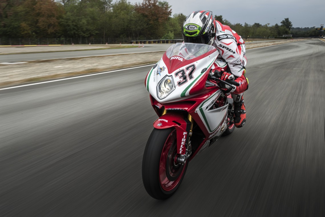 MV Agusta F4 RC pista
