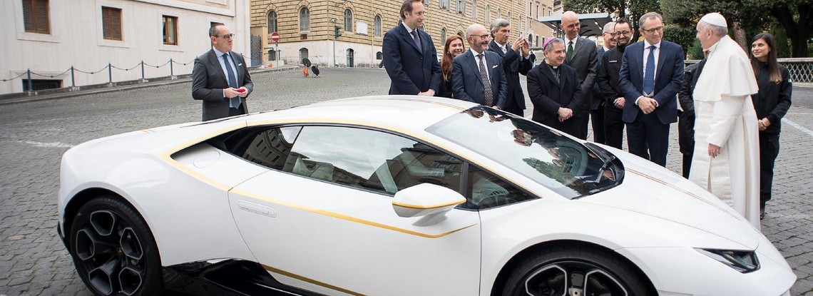 Papa Francesco Lamborghini Huracan