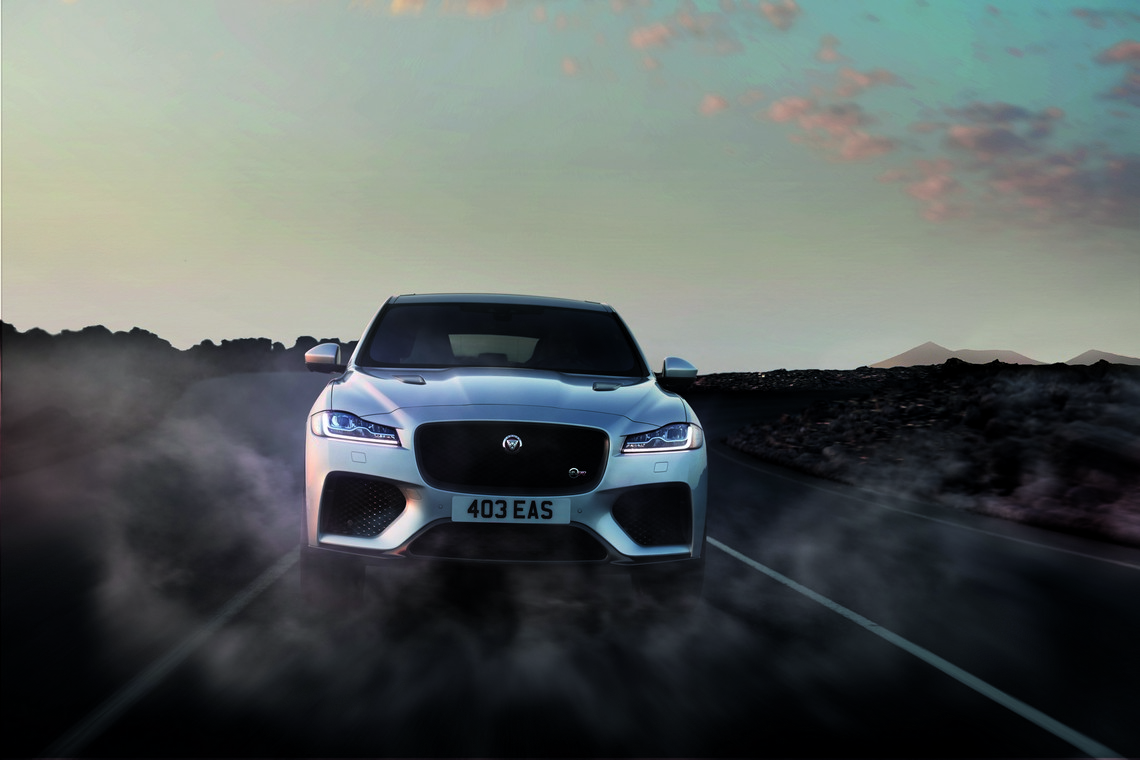 Jaguar F-Pace SVR Davanti