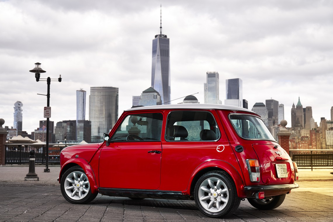 Mini Classica Elettrica Tre Quarti Posteriore