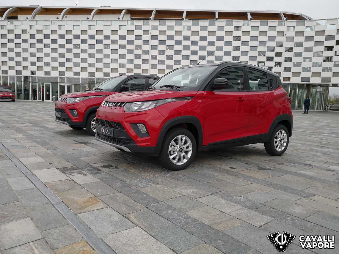 Mahindra KUV 100 Tre Quarti Anteriore