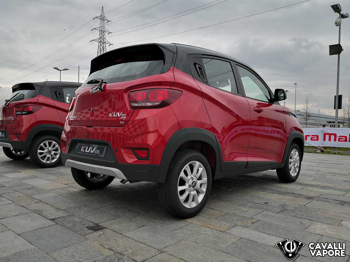 Mahindra KUV 100 Tre Quarti Dietro